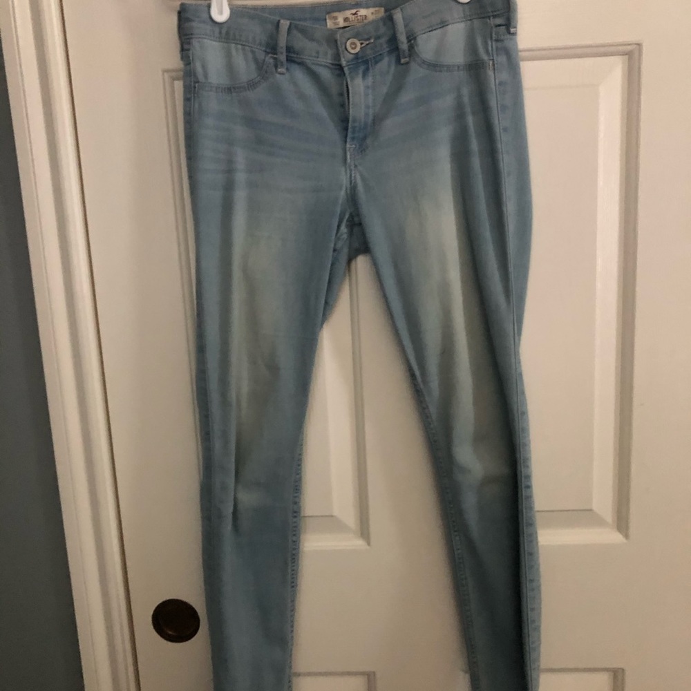 HOLLISTER LIGHT WASH JEANS